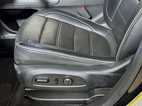 Used 2023 GMC Acadia Denali FWD image 18