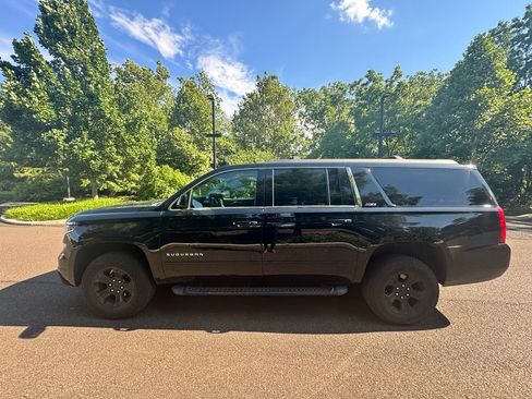 Used 2020 Chevrolet Suburban LT w/ Luxury Package AWD/4WD image 8
