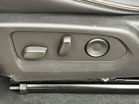 Used 2023 GMC Canyon Denali image 36