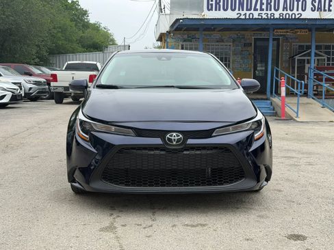 Used 2022 Toyota Corolla LE FWD image 2