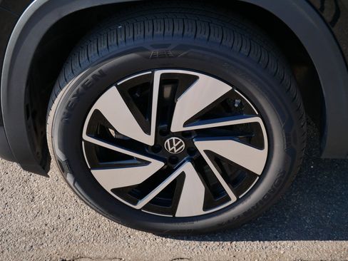 Certified 2025 Volkswagen Atlas SEL image 15