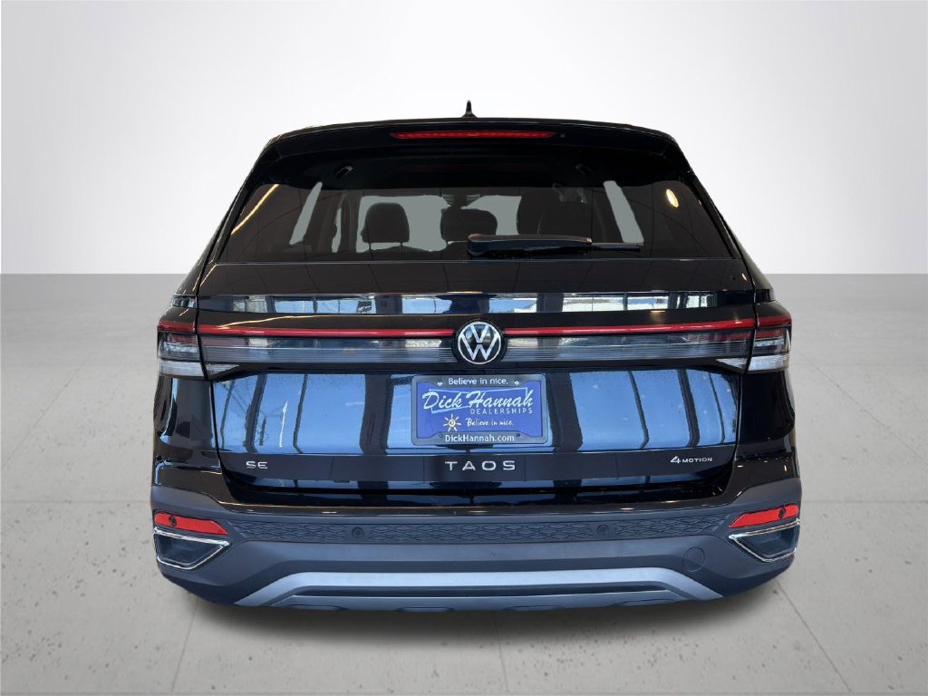 Used 2025 Volkswagen Taos SE AWD/4WD image 8