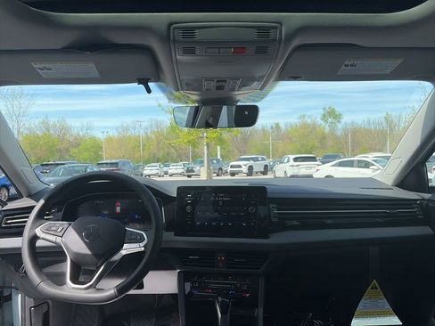 New 2026 Volkswagen Jetta SE FWD image 28