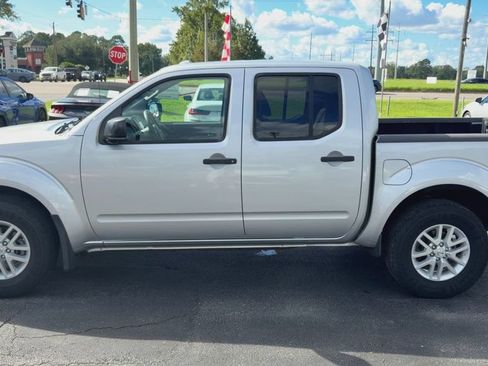Used 2018 Nissan Frontier SV RWD image 5