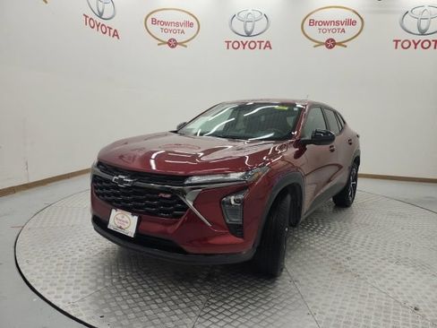 Used 2024 Chevrolet Trax RS w/ Driver Confidence Package FWD image 2