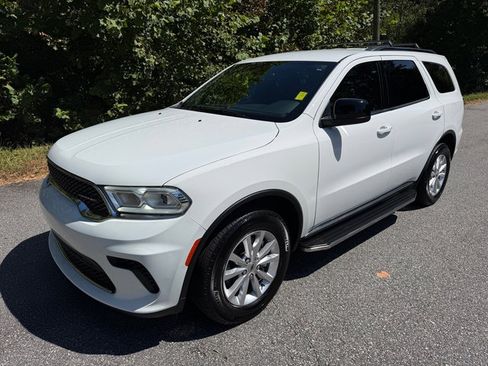 Used 2024 Dodge Durango SXT w/ Trailer Tow Group IV AWD/4WD image 2