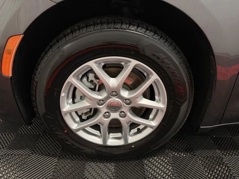 Used 2023 Chrysler Pacifica Touring-L FWD image 11