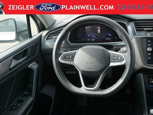 Used 2023 Volkswagen Tiguan SE AWD/4WD image 13