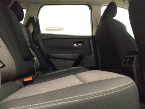 Used 2024 Nissan Rogue SV AWD/4WD image 19