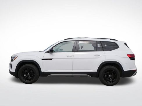 Used 2025 Volkswagen Atlas Peak Edition SE AWD/4WD image 6