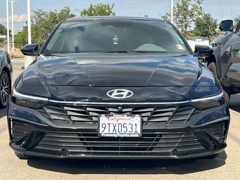 Used 2025 Hyundai Elantra Sport FWD image 3