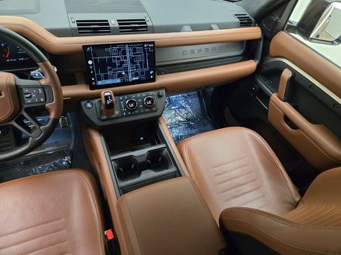 Used 2025 Land Rover Defender 110 AWD/4WD image 22
