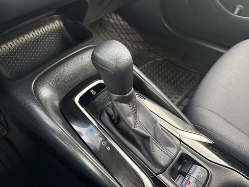 Used 2020 Toyota Corolla LE image 32