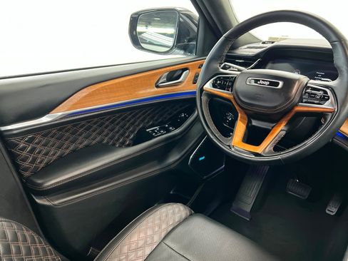 Used 2024 Jeep Grand Cherokee Summit image 11