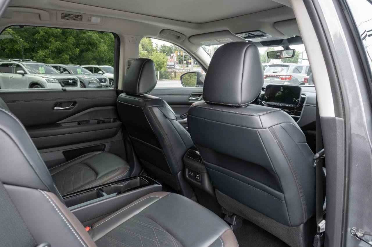 Used 2023 Nissan Pathfinder Platinum AWD/4WD image 31