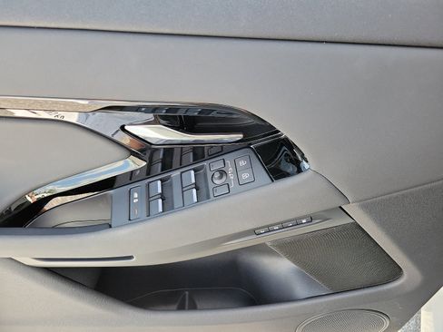 Used 2024 Land Rover Range Rover Evoque Dynamic SE image 11