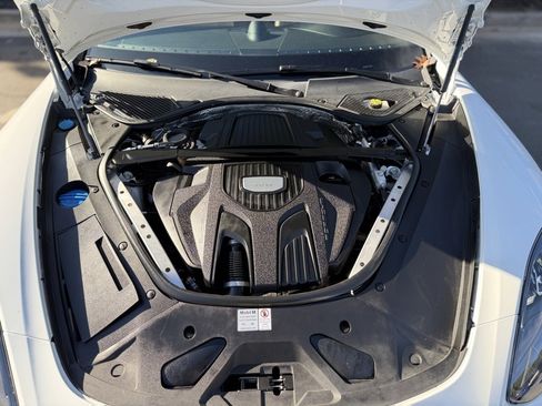 Used 2020 Porsche Panamera image 6