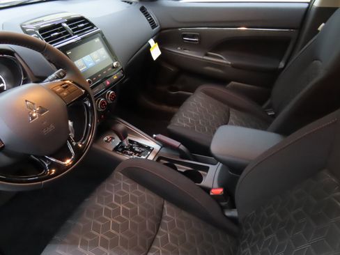 New 2025 Mitsubishi Outlander Sport LE image 16