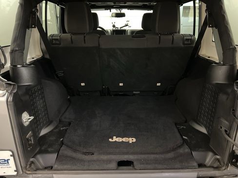 Used 2016 Jeep Wrangler Unlimited Sahara w/ Dual Top Group image 29