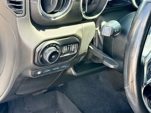 Used 2022 Jeep Wrangler Unlimited Sahara w/ Cold Weather Group AWD/4WD image 11