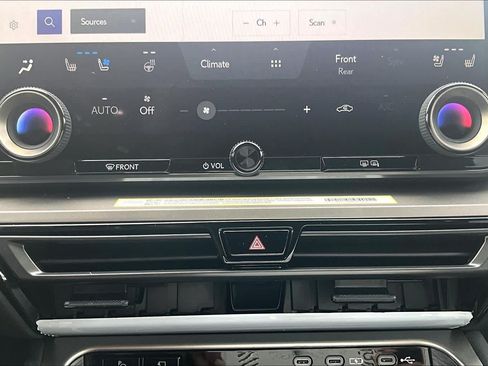 Used 2026 Lexus TX 500h AWD w/ Technology Package image 33