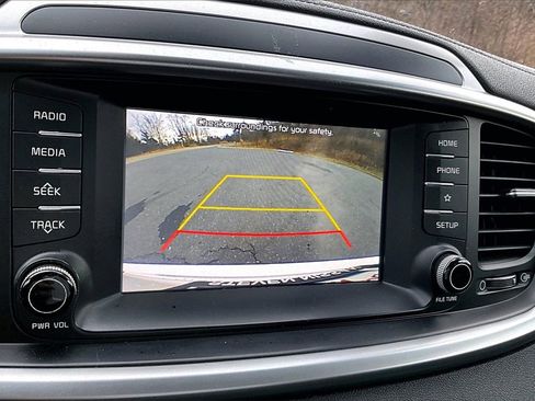 Used 2019 Kia Sorento LX image 13