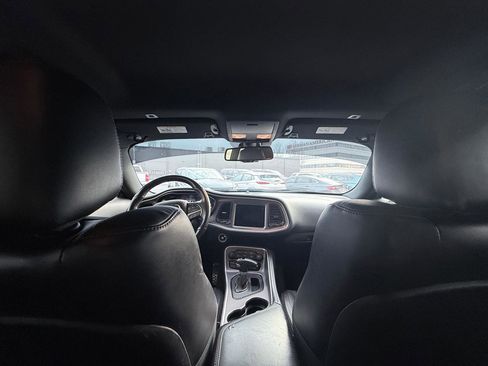 Used 2019 Dodge Challenger SXT w/ Plus Package image 10