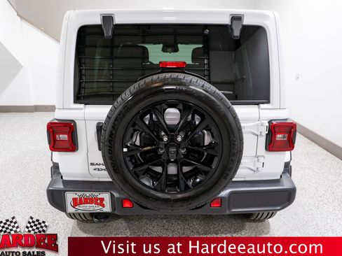 Used 2025 Jeep Wrangler Sahara image 4