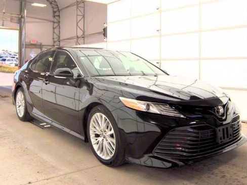 Used 2019 Toyota Camry XLE w/ Carpet Mat Package FWD image 2