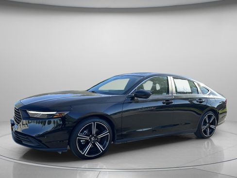 Used 2023 Honda Accord Sport image 2