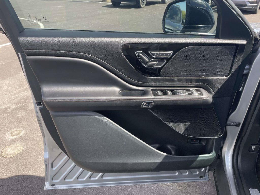 Used 2024 Lincoln Aviator 2WD w/ Premium Package image 15