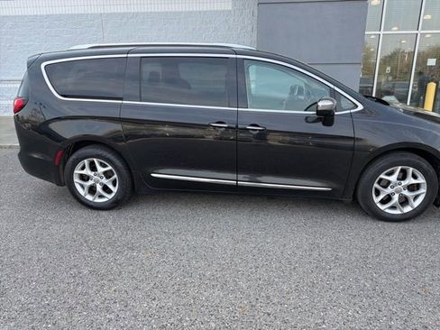 Used 2020 Chrysler Pacifica Limited image 10