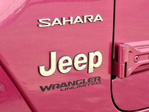 Used 2021 Jeep Wrangler Unlimited Sahara AWD/4WD image 5