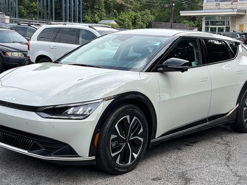 Certified 2023 Kia EV6 Wind w/ Wind Technology Package AWD/4WD image 2
