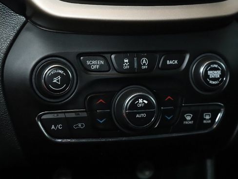 Used 2016 Jeep Cherokee High Altitude w/ Luxury Group AWD/4WD image 26
