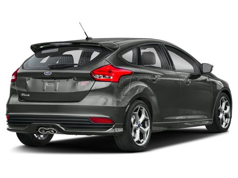 Used 2018 Ford Focus ST w/ Equipment Group 401A FWD image 2