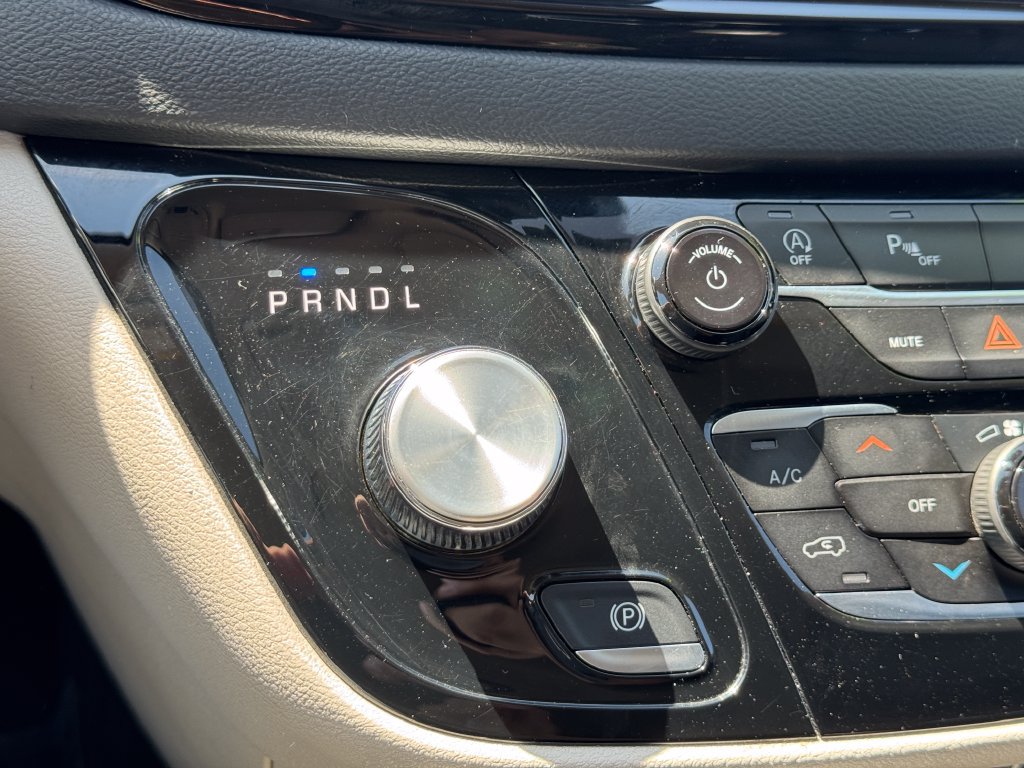 Used 2023 Chrysler Pacifica Touring-L FWD image 26