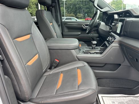 Used 2025 GMC Sierra 1500 AT4 w/ AT4 Premium Package AWD/4WD image 14