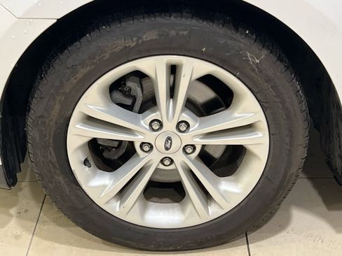 Used 2018 Ford Taurus SEL FWD image 4