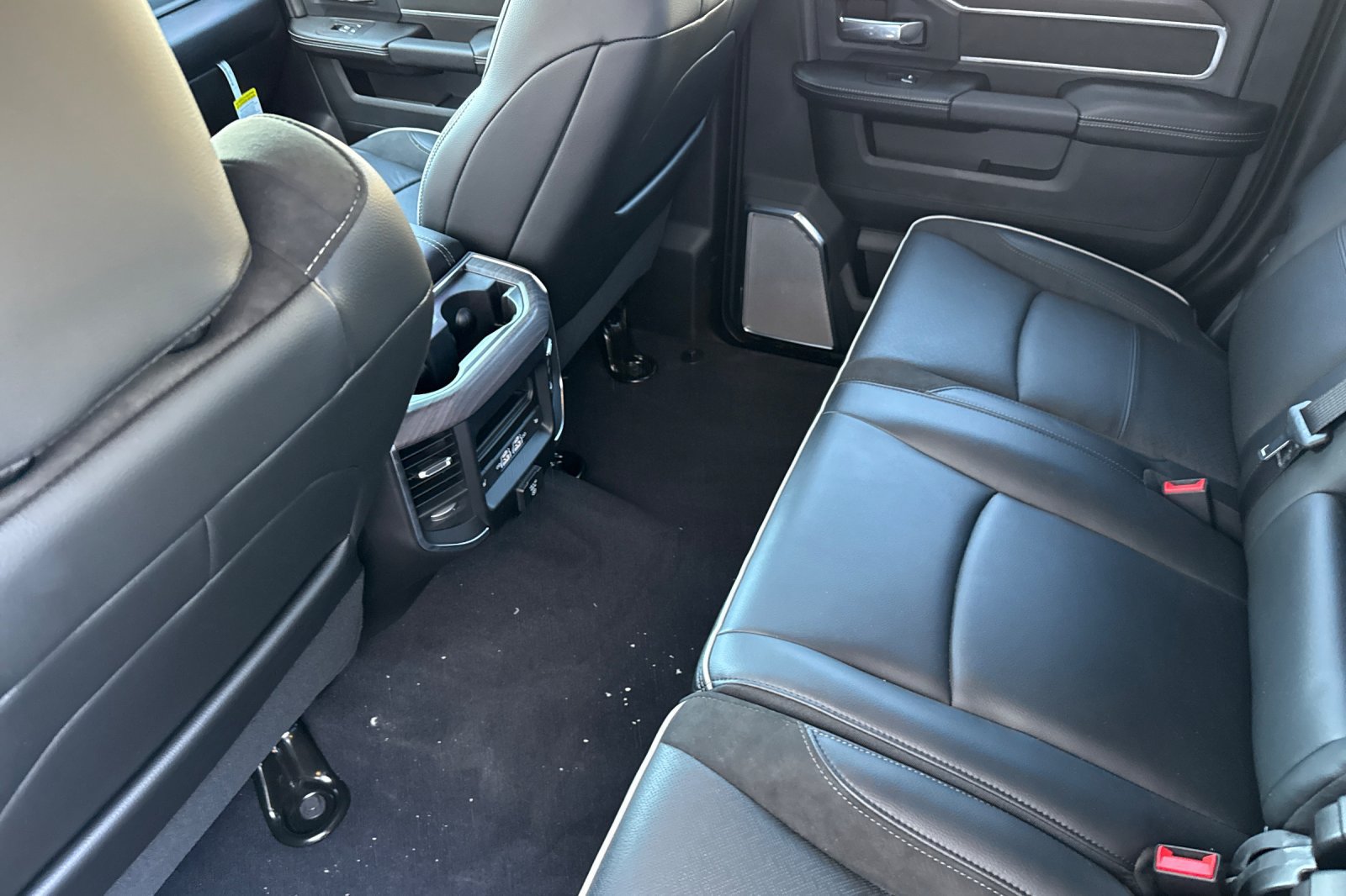 New 2026 RAM 3500 Laramie AWD/4WD image 15