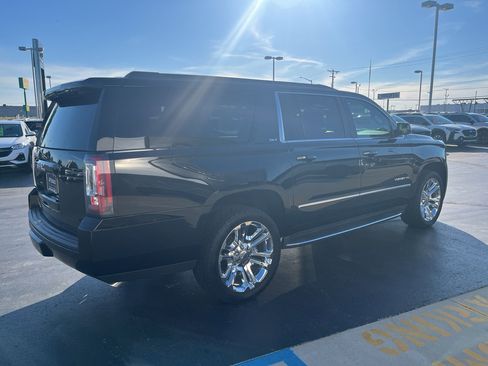 Used 2018 GMC Yukon XL SLT w/ Premium Edition AWD/4WD image 7