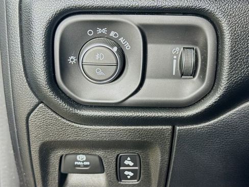 Used 2021 RAM 1500 Big Horn image 13