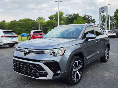 Used 2025 Volkswagen Taos SEL AWD/4WD image 9