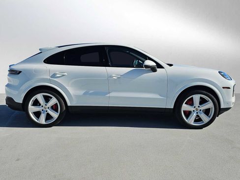 Used 2025 Porsche Cayenne S image 6