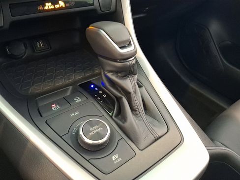 Certified 2023 Toyota RAV4 XLE Premium image 16