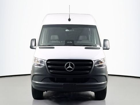 Used 2025 Mercedes-Benz Sprinter 2500 image 2