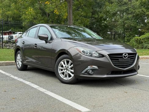 Used 2016 MAZDA MAZDA3 i Touring FWD image 3
