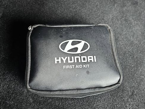 Used 2024 Hyundai Elantra SE image 28