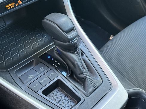 Used 2020 Toyota RAV4 LE w/ All Weather Liner Package FWD image 17