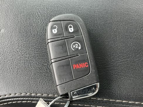 Used 2018 Jeep Renegade Limited w/ UConnect 8.4 Nav Group FWD image 31